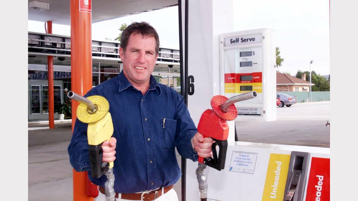 Ray Sidebottom was in Albury today looking over his APS discount fuel outlet in Lavington. All guns blazing in the petrol price war.
