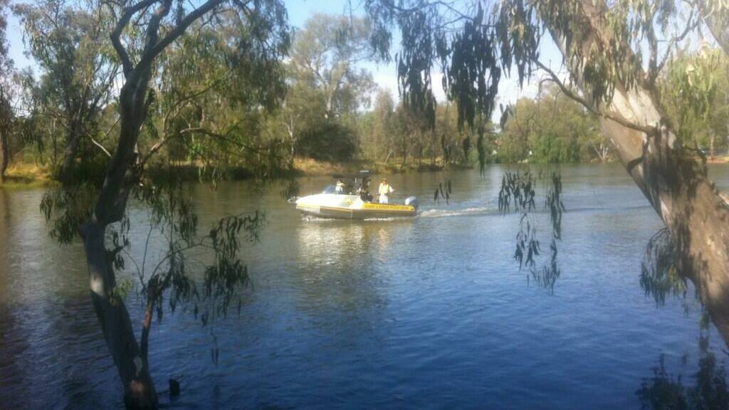 Albury Rescue VRA boats scour the Murray River at Noreuil Park in search of the missing man.