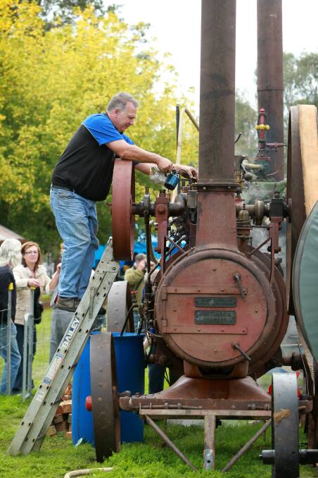  Darren Dakos oils an 1880s Britannia portable steam engine.