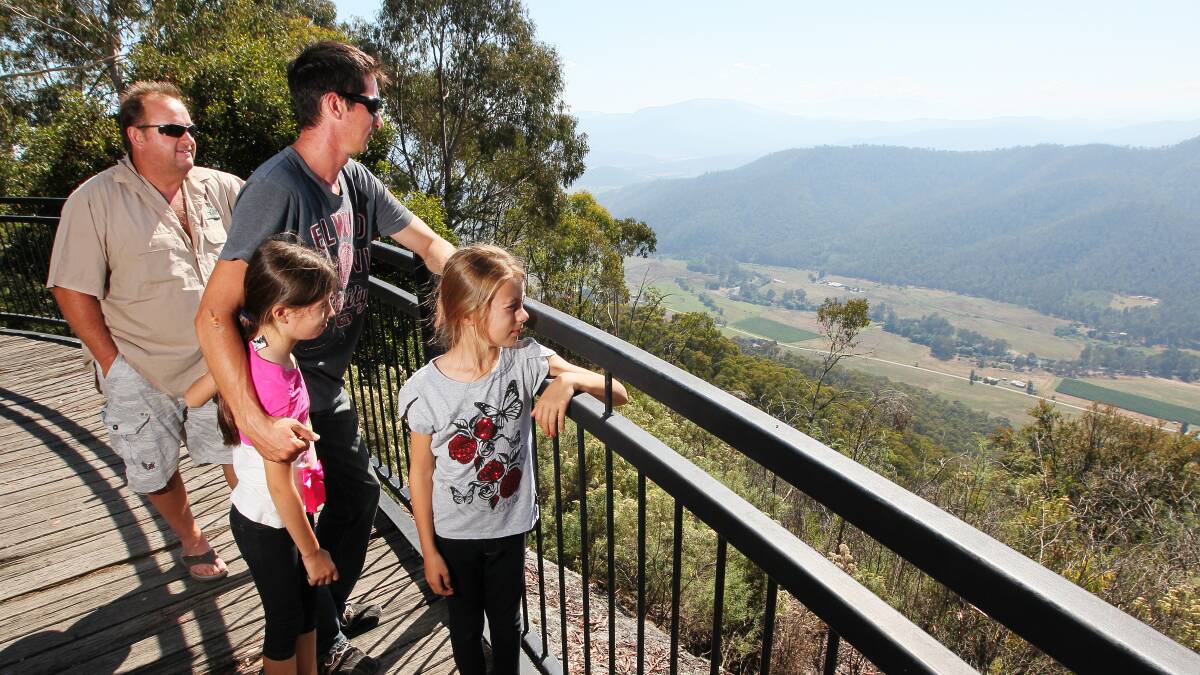 Visitors take in the view over the King Valley from Powers Lookout. 