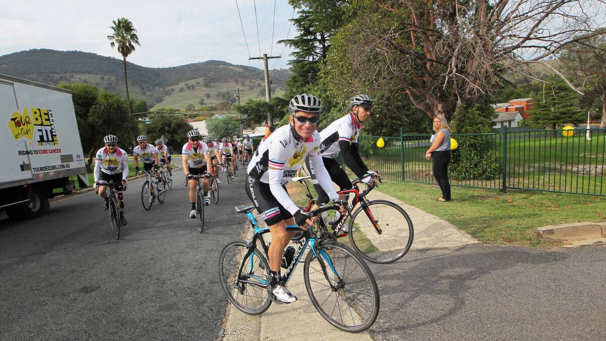 The cyclists ride into Tallangatta Primary School. 