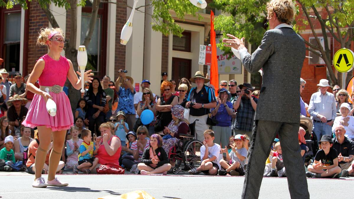 Kiki and Pascal juggle during the Applause Festival in 2012. Picture: MATTHEW SMITHWICK