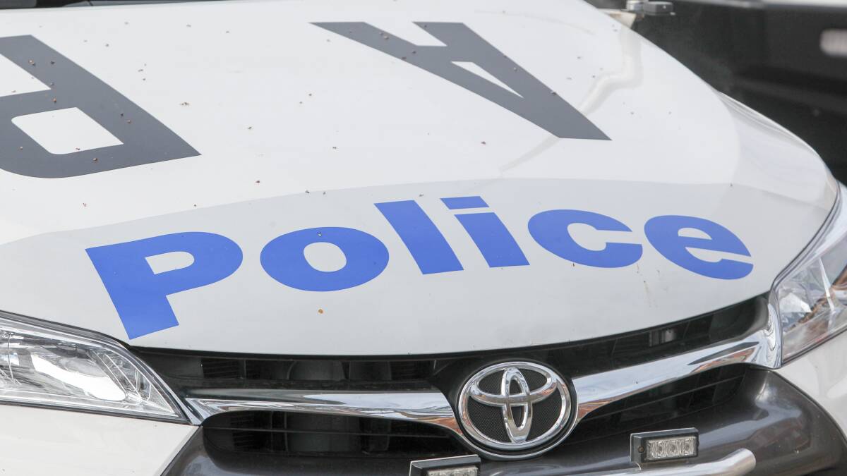 Police chase car with both Victorian, NSW plates through North Albury