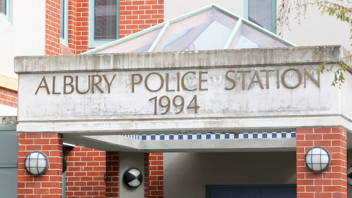 Pair arrested after car stolen, Albury property burgled