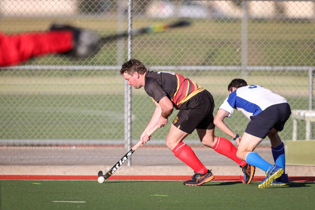 CONTROL: United's Tim Jones on the attack during his team's 6-0 victory over Norths on the weekend. Photo: JAMES WILTSHIRE