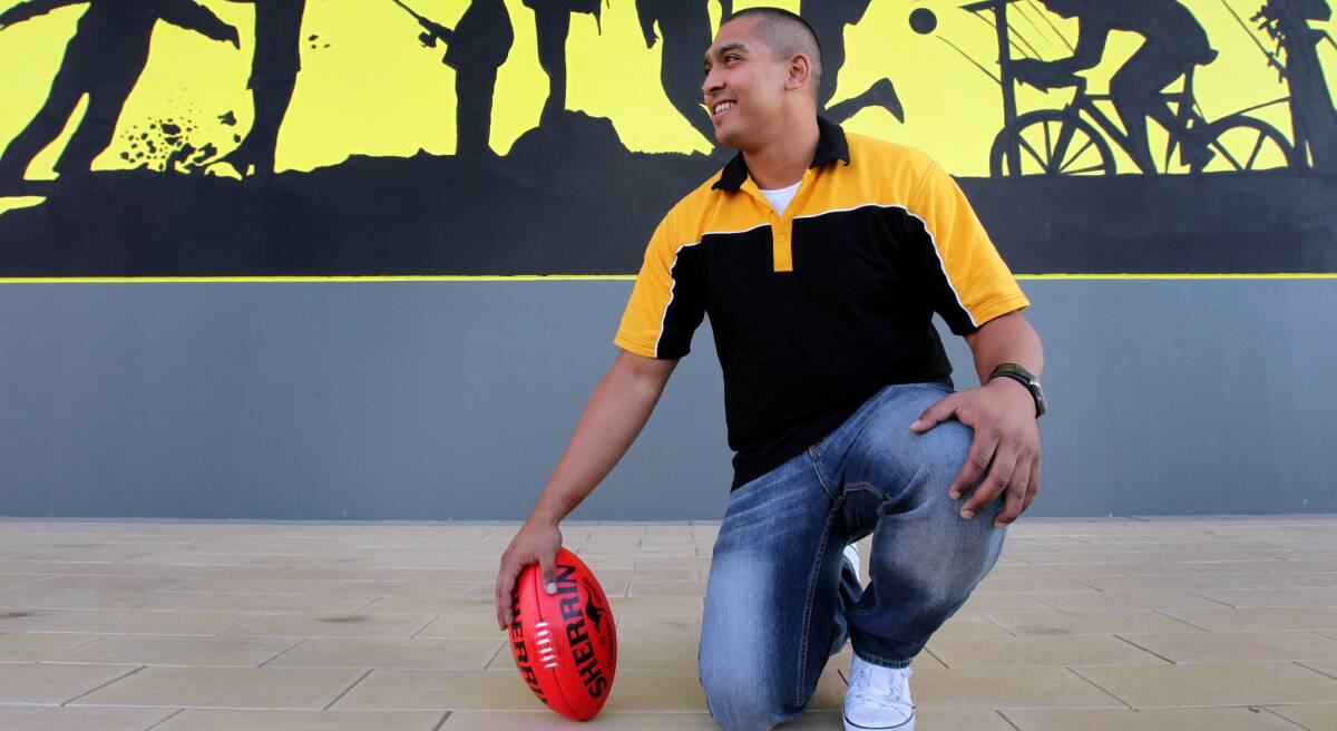 Footballing journeyman Damian Cupido will play for Howlong against the Billabong Crows on Saturday. He was lured to the Spiders by former North Albury teammate Joel Price.