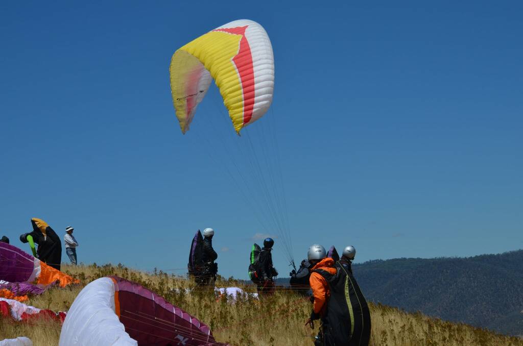 Paragliders soar over North East skies in national titles