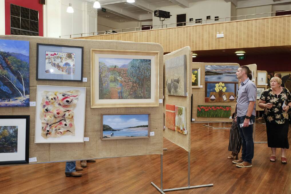 WELL SUPPORTED: The Tastes of Rutherglen Art Prize attracted nearly 500 entries in its second year. Picture: USHI GRANT