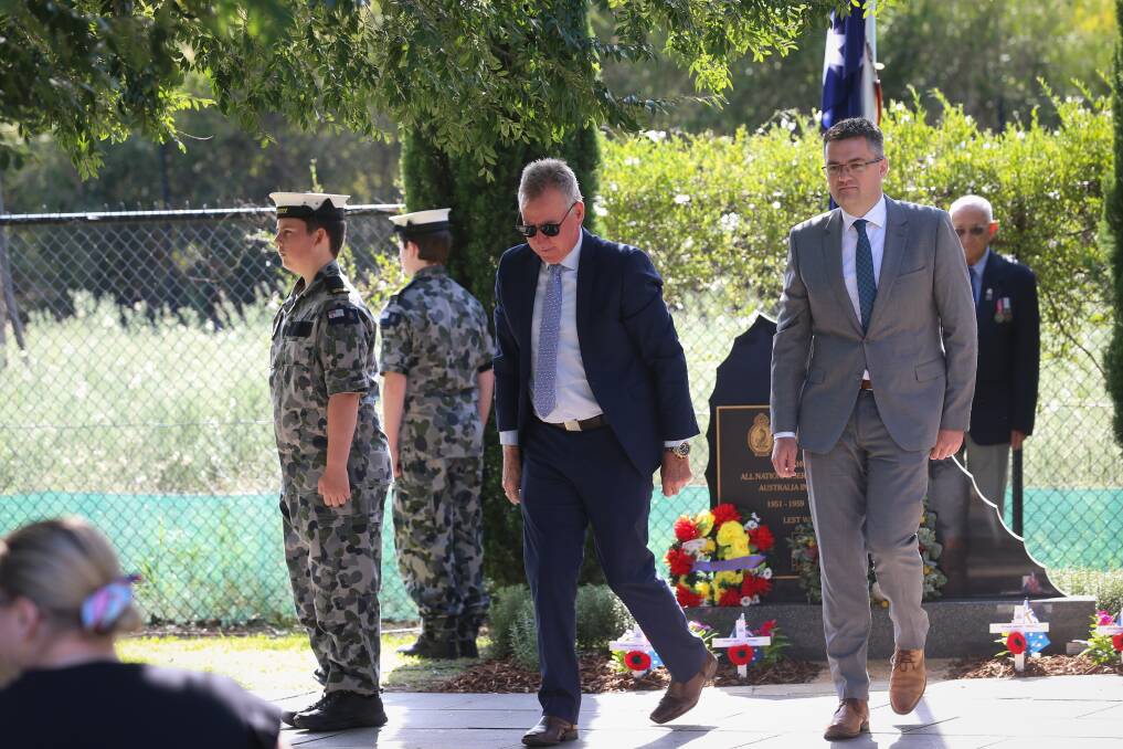 SHOWING RESPECT: Albury mayor Kevin Mack and Wodonga mayor Kevin Poulton lay wreaths during the service. Picture JAMES WILTSHIRE
