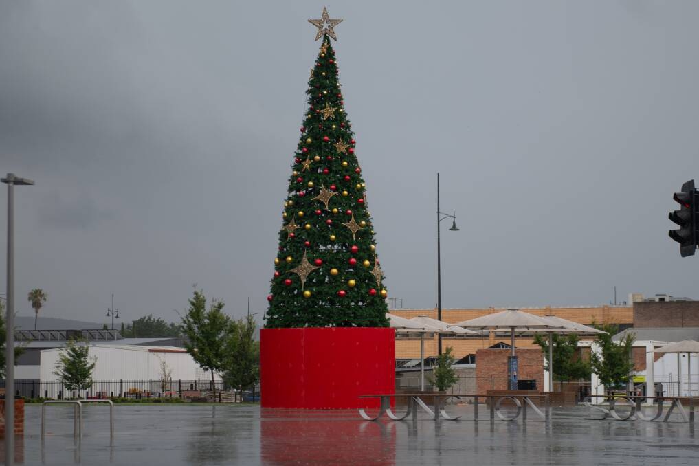 The festive tree in Wodonga's Junction Square is soaked by Christmas Day rain. Picture by Tara Trewhella