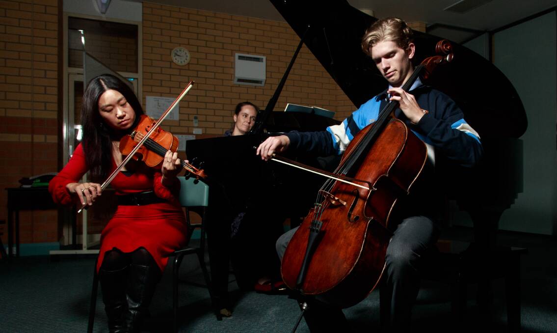IN REHEARSAL: Violinist  Kaori Sparks, Helena Kernaghan on piano and cello player Caleb Murray prepare for Tuesday's performance in Albury. Picture: SIMON BAYLISS