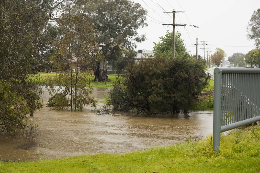 Three Mile Creek, Wangaratta, swells on Thursday as residents prepare for more rain. Picture by Ash Smith