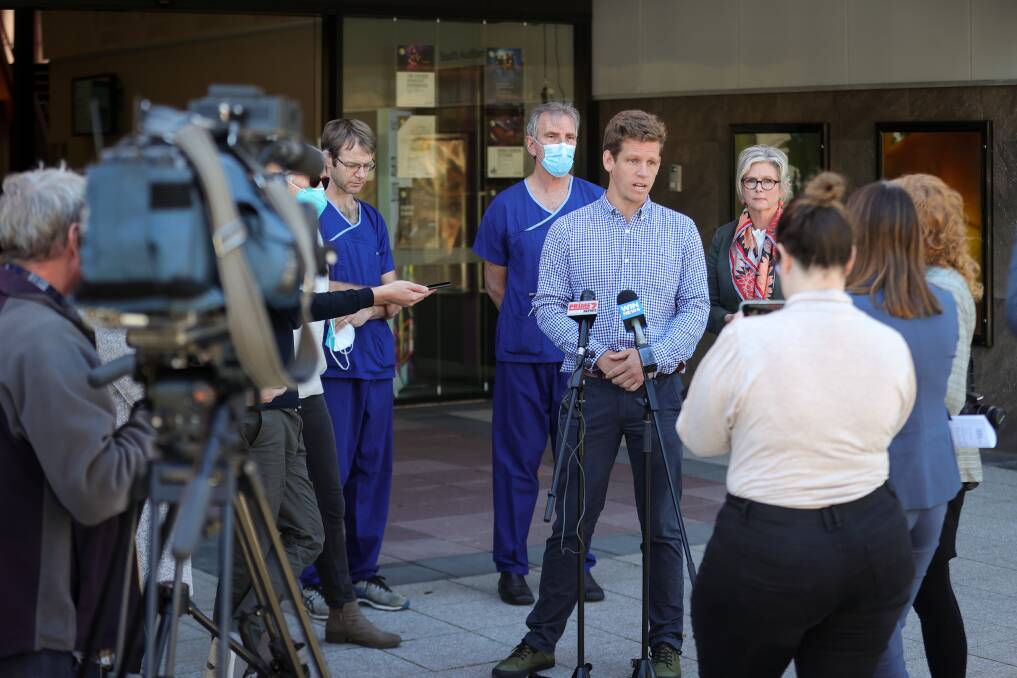 ISSUES OF CONCERN: Independent Indi MP Helen Haines gathers four Border doctors together on Monday to discuss Albury-Wodonga's inadequate health facilities. Picture: JAMES WILTSHIRE