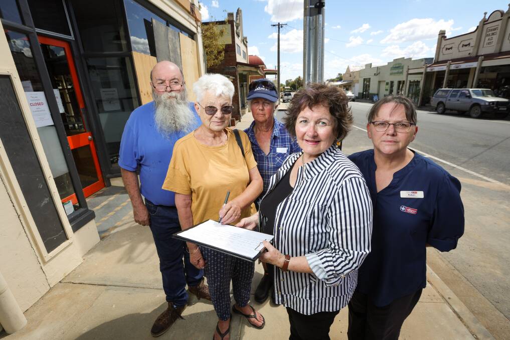 Indigo councillor Roberta Horne (front) seeks support for her petition from residents Dave Valentine, Judith Douglas, Pam King and Robyn Dunstan. Picture by James Wiltshire
