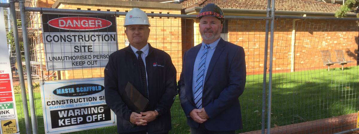 WORK SITE WARNING: SafeWork NSW director regional construction Laurence Richey and Master Builders Association NSW executive officer - safety David Solomon ahead of last month's Albury-Wodonga blitz.