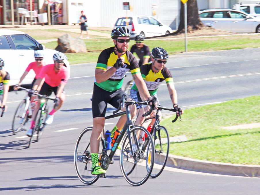 NEARLY THERE: Matt Aldridge leads the pack into Wodonga. Picture: SALLY HARDING
