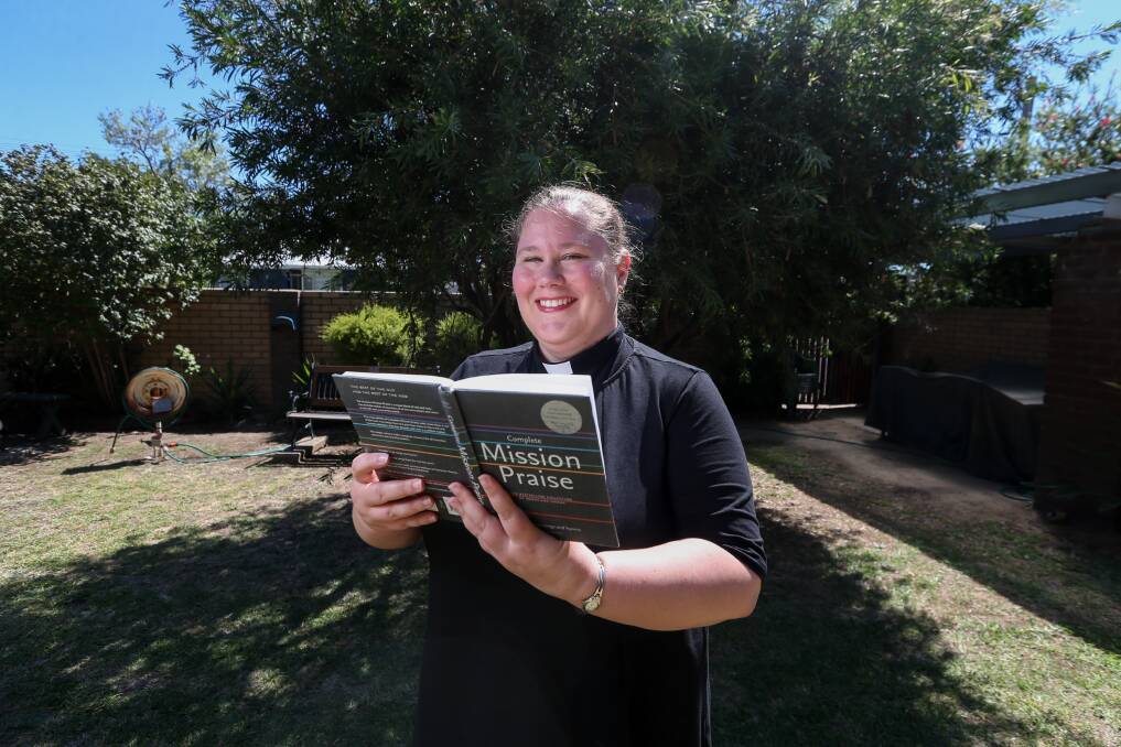 VOCAL COMPROMISE: Reverend Emily Payne, of the Anglican Parish of Northern Albury, and the St Mark's congregation have been singing hymns in the open air because of current NSW COVID-19 restrictions. Picture: TARA TREWHELLA