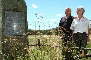 John and Jeannie Blackburn, owners of Walwa Homestead, pictured at the grave of Sydney Watson. PICTURE: Matthew Smithwick.