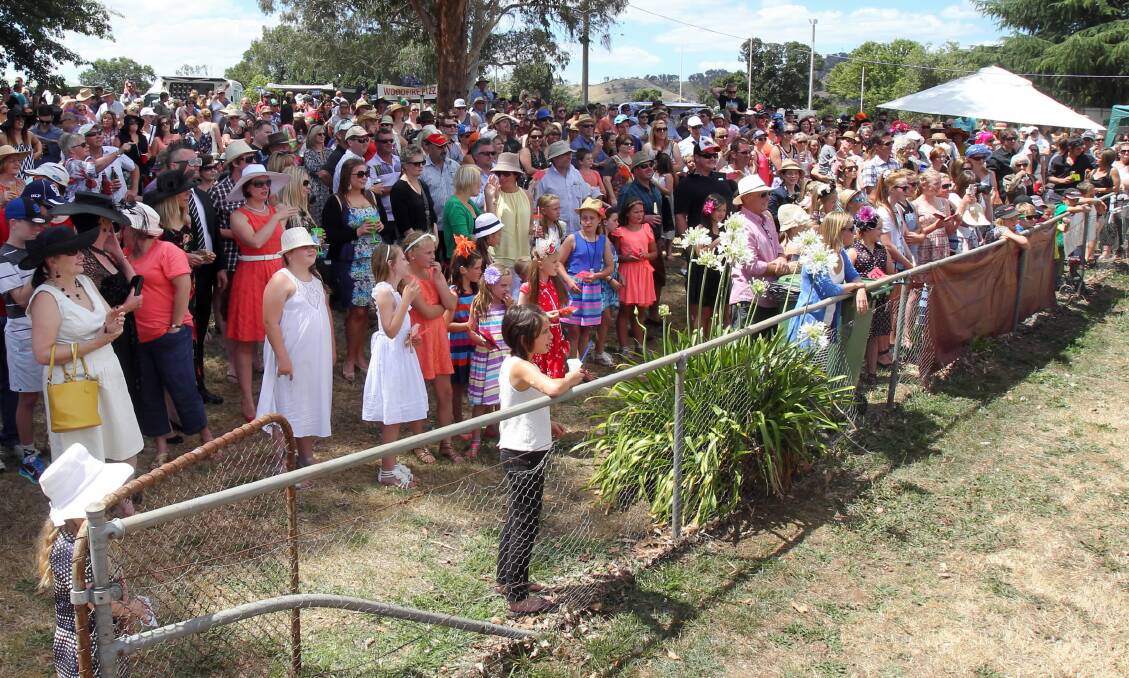 About 4000 racegoers attended the Dederang meeting. 