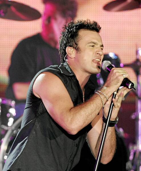 Richmond fan Shannon Noll will perform at the Tigers and Bombers clash in Wangaratta.