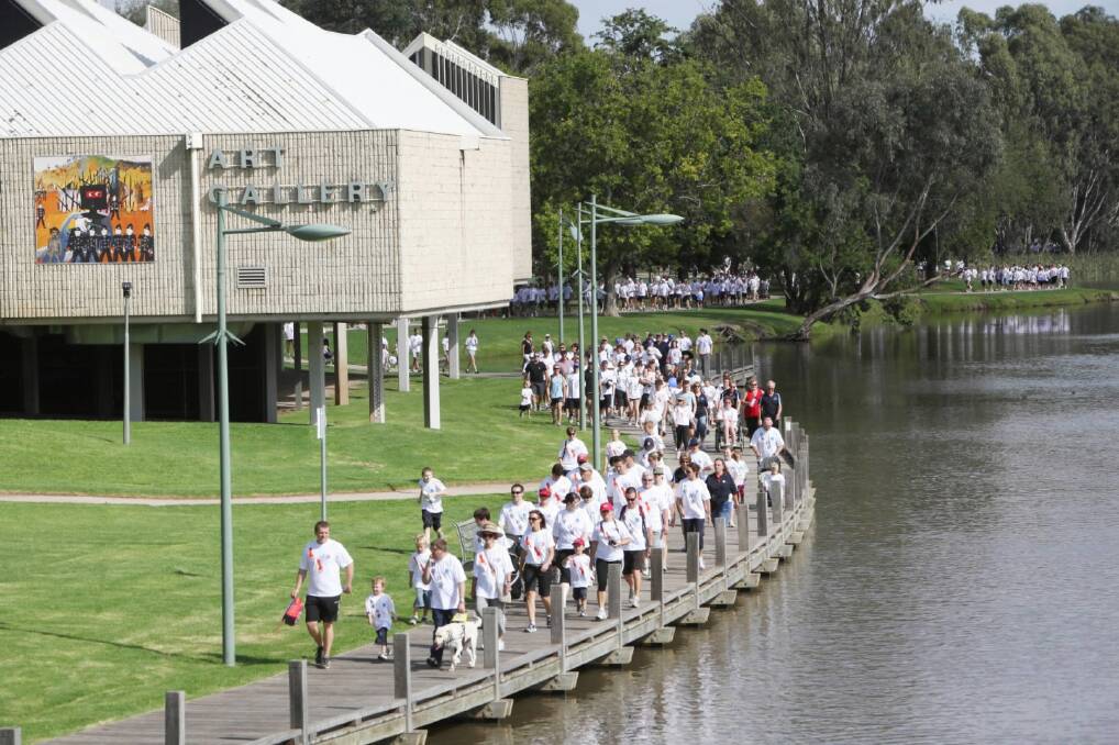The large number of people taking part in the walk around Lake Benalla last year are now gearing up for this year’s event.