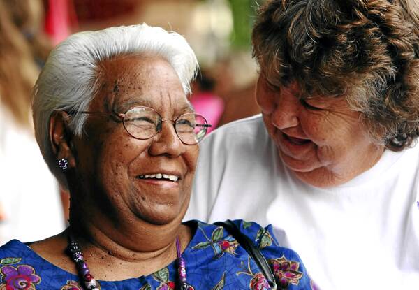 l Albury’s Rita Wenberg and Wiradjuri elder Nancy Rooke mark the anniversary. Picture: MATTHEW SMITHWICK
