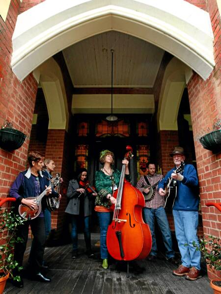 l Musicians Mary Whelan, Andrea Calwell, Rebecca Stuart, Wendy Dwyer, Lee Fielding and John Hall in tune for Beechworth’s Kelly Country Pick. Picture: MATTHEW SMITHWICK