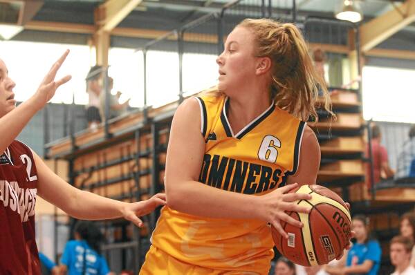 Goldminers’ Aly Smead looks for options. Pictures: BEN EYLES