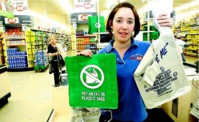 l Wangaratta IGA employee Bianca Seymour says goodbye to the 10-cent plastic bag levy. Picture: GLENN HENDERSON
