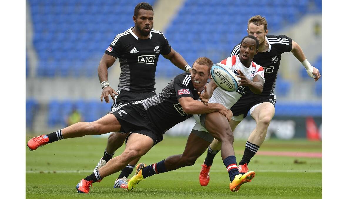 Carlin Isles of the United States gets a pass away during the Gold Coast Sevens round one match between the New Zealand All Blacks and the United States. Photo: Getty Images.