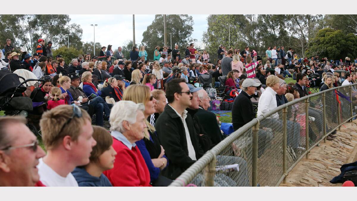 The crowd at Wangaratta's WJ Findlay Oval.