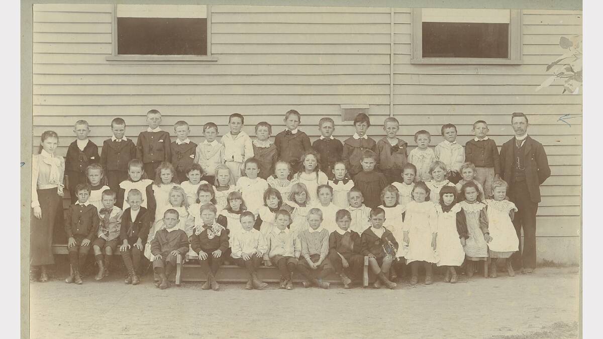 Teachers and students of the Black Range (Lavington) school in 1898.
