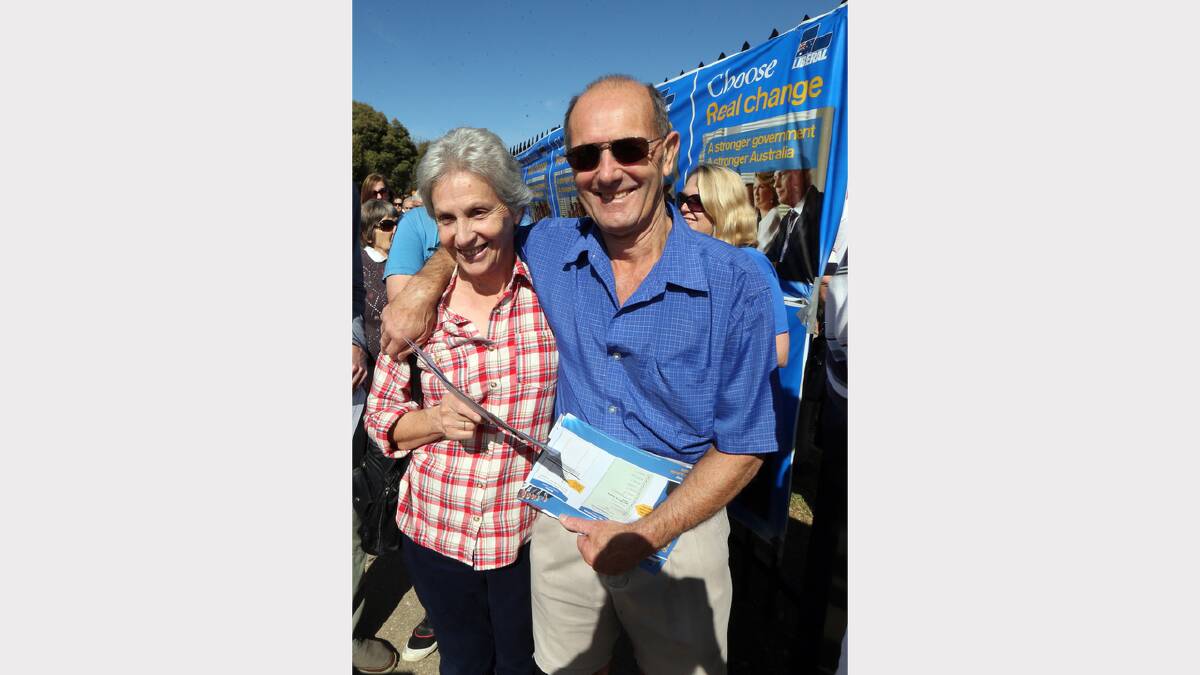 Anne and Dick Martin wait in the very long line to vote at Wodonga Primary School.