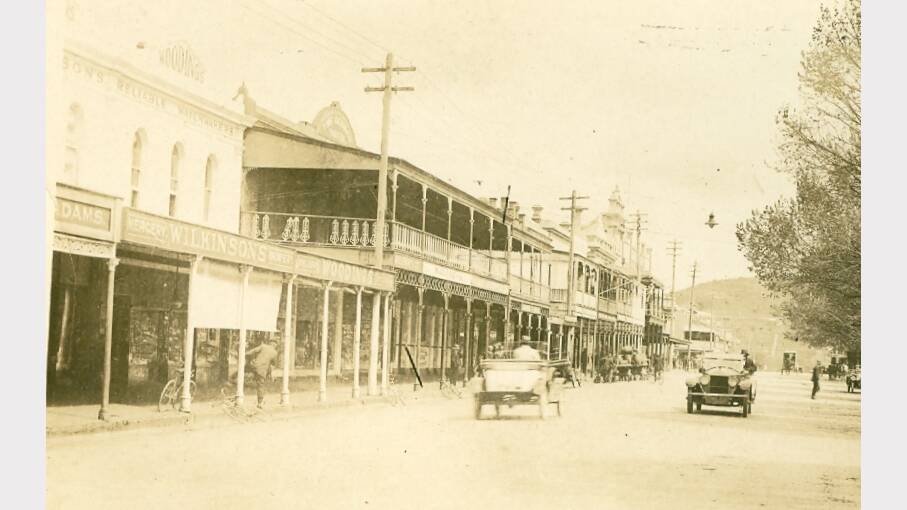 Dean Street between Kiewa and Olive streets in the 1920s. Howard Jones Collection