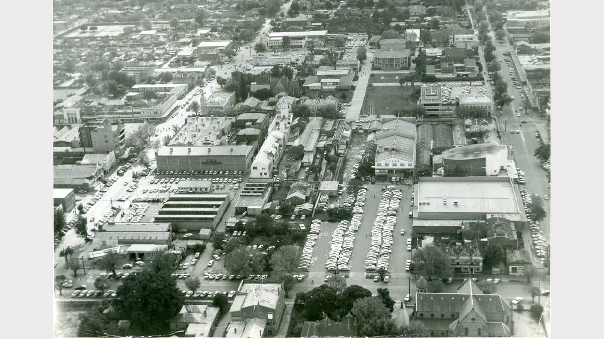 Aerial view cengtral Albury with the Volt Lane car parks in foreground, about 1969.
