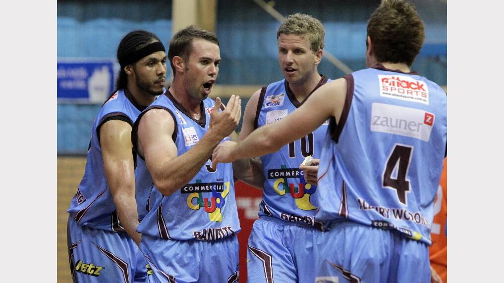 May 2010: Talking things over with Travis Gabbidon, JP Wilkinson and Jack Duck against Sandringham.