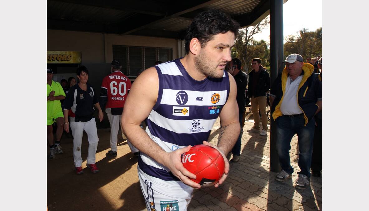 HALL, FEV SPECTACULAR: Over 6000 flocked to W.J. Findlay Oval to see two former greats of the game face off. PICTURES: Tara Ashworth and Ben Eyles.
