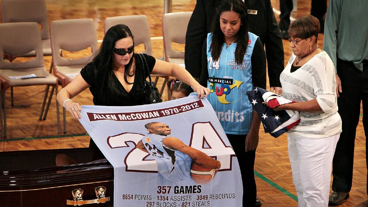 Caroline McCowan puts a banner over Allen's coffin watched by her daughter Jade McCowan, 15, and Allen's mother LaDonna Beatty, who paid tribute to her son with an emotional version of Star-Spangled Banner. PICTURE: Kylie Esler.