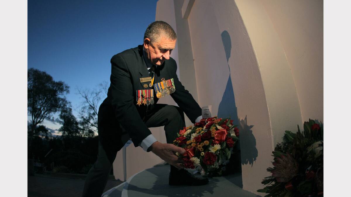 President of the Albury RSL, Graham Docksey, laying a wreath at the dawn service. PICTURE: Tara Goonan.