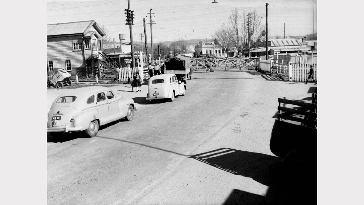  High Street, Wodonga Rail Crossing 1954.   Pic looking up High Street towards the water tower.