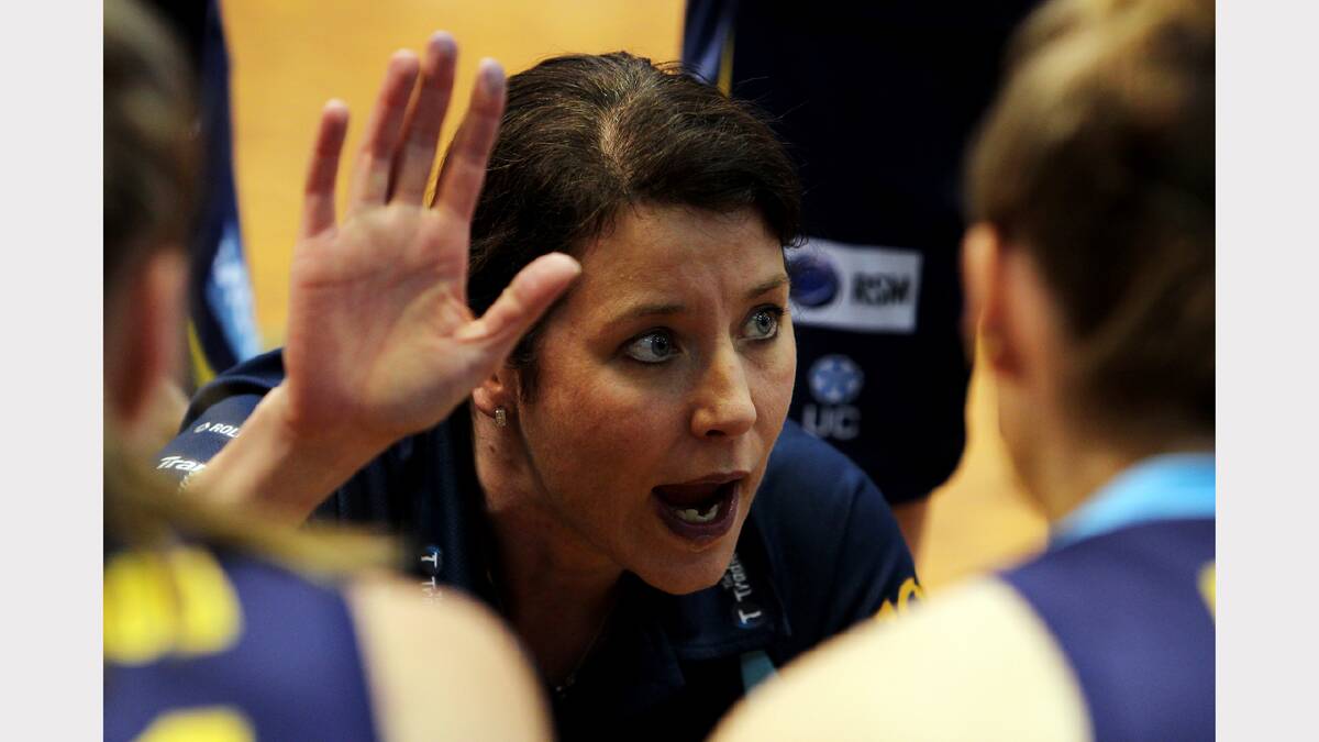 Canberra coach Sandy Tomley speaks to her players during a break in the WNBL match between Canberra Capitals and Bendigo Spirit at the Lauren Jackson Sports Centre. PICTURE: Matthew Smithwick.
