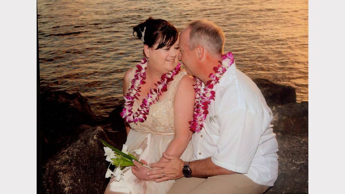 Pam Phefley and Wayne Myhill - Photo: Bridal Dream Hawaii Wedding Company