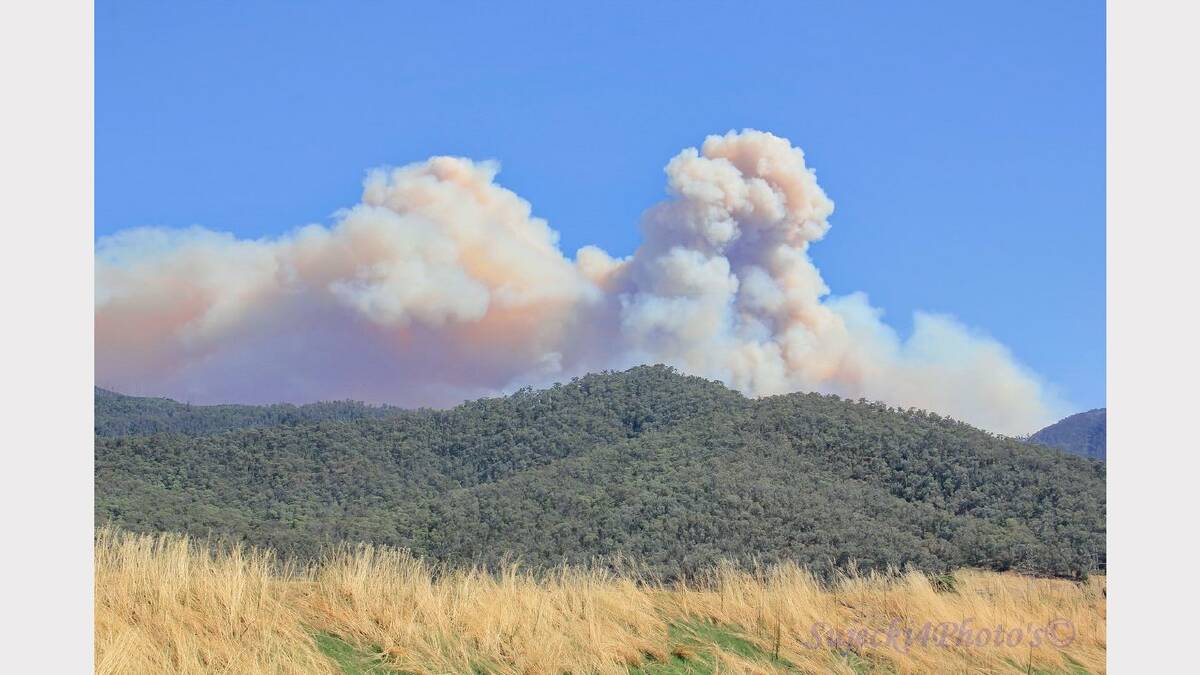 Greg Sujecki posted these on our Facebook page: "Pic from Mt Beauty of the Harrietville area fire."