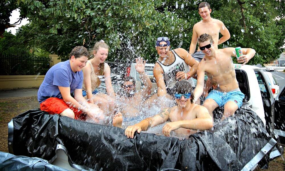 These Albury locals kept cool by turning their ute into a pool. Making a splash yesterday were, from left, Logan Miller, 12, Lilie Wilcox, 14, Jarek Miller, Callum Gostelow, Taylor Miller, Jake Nugent and Jason Schornig. It will be 37 in Albury today for last-minute Christmas shopping. Picture: TARA GOONAN
