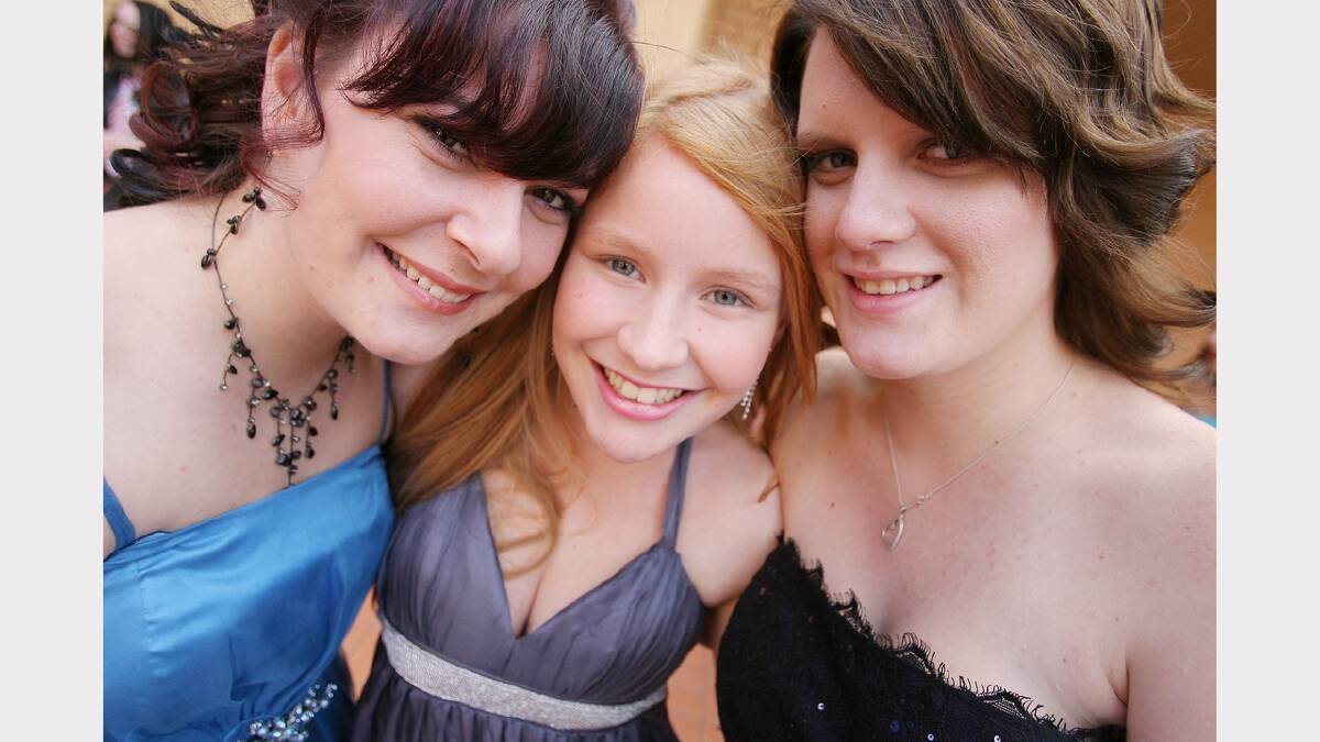 2008 - Wodonga High School - Emma Gerolemou, Elise Gaff,  Lauren Phillips