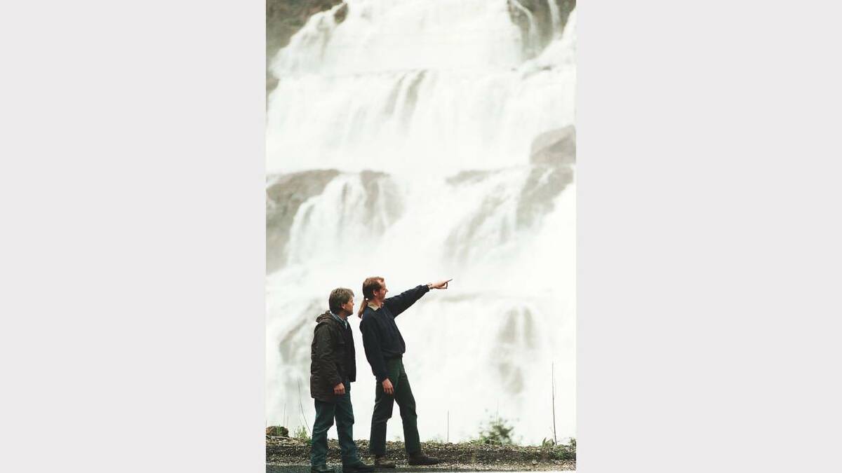 Ken pierce and Jon Sanderson at the Dartmouth Dam. Picture: SIMON DALLINGER