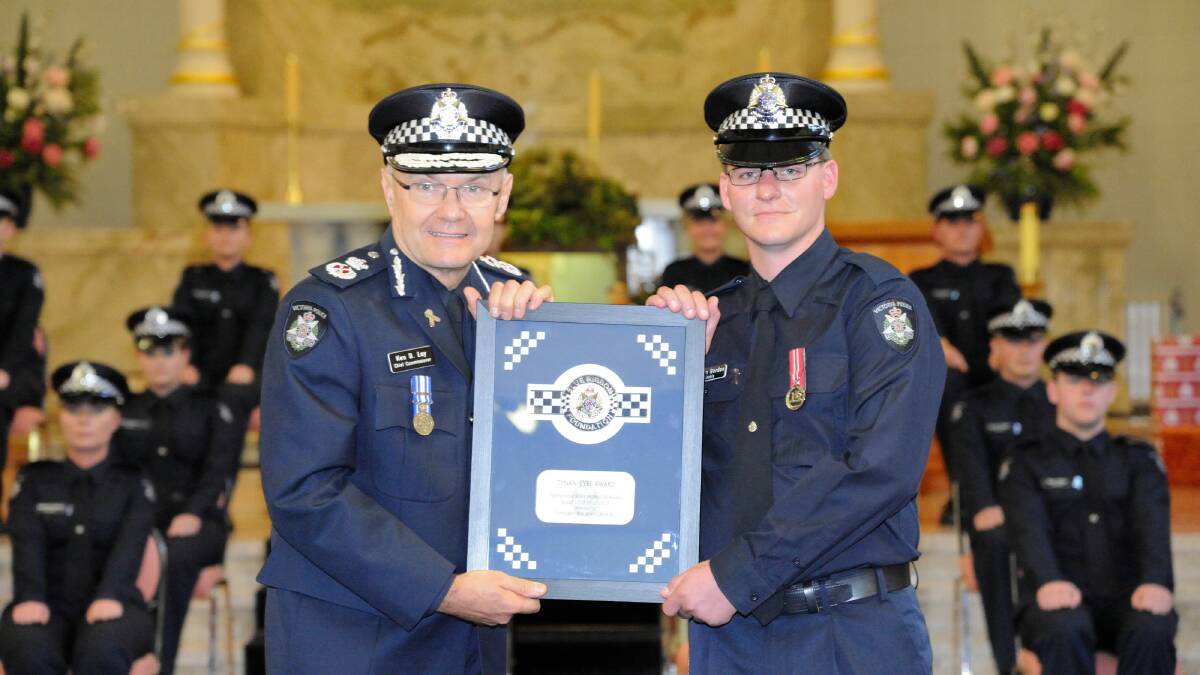 Victoria Police Commissioner Ken Lay with Wangaratta graduate Constable Brendon Gordon, who won the Tynan-Eyre Memorial Prize. Constable Gordon will join Wodonga police station in April. Picture: TODAYSPHOTOS.COM.AU