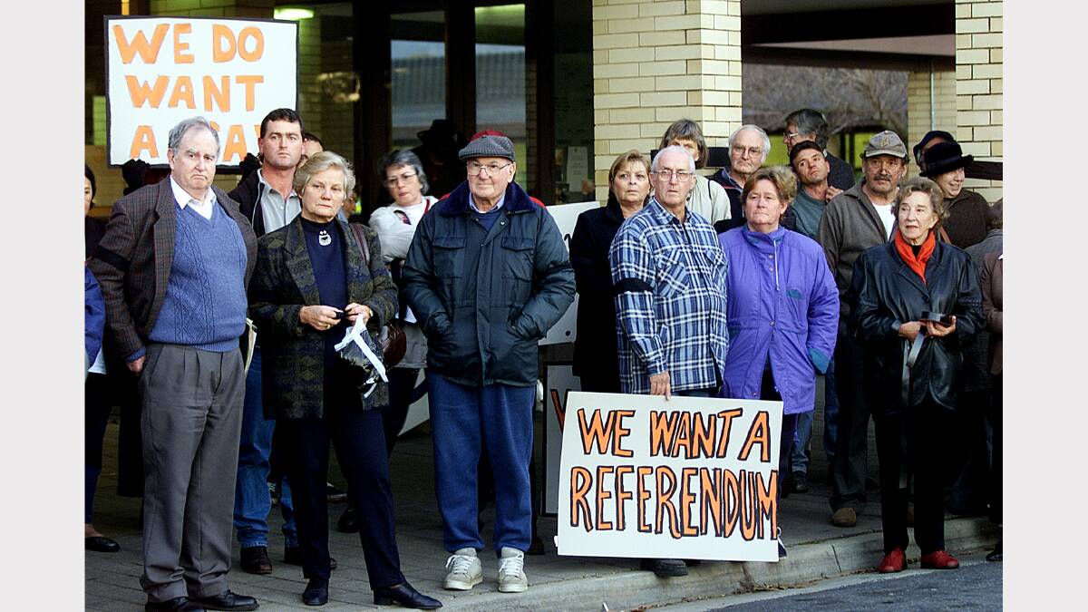 Wodonga residents who oppose an Albury-Wodonga one city wait for Ian Sinclair to arrive at the forum. Picture: KATE GERAGHTY