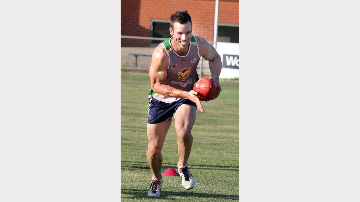 Daniel Leslie training with the Hoppers
