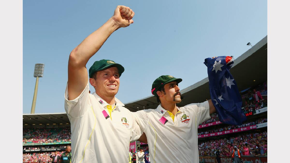  Peter Siddle and Mitchell Johnson celebrate their win. 